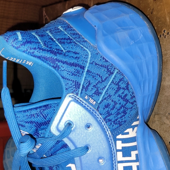 Adidas. James Harden Volume 4. Hoop shoe. Glow-blue. Worn twice.  Size 17 - Picture 7 of 12